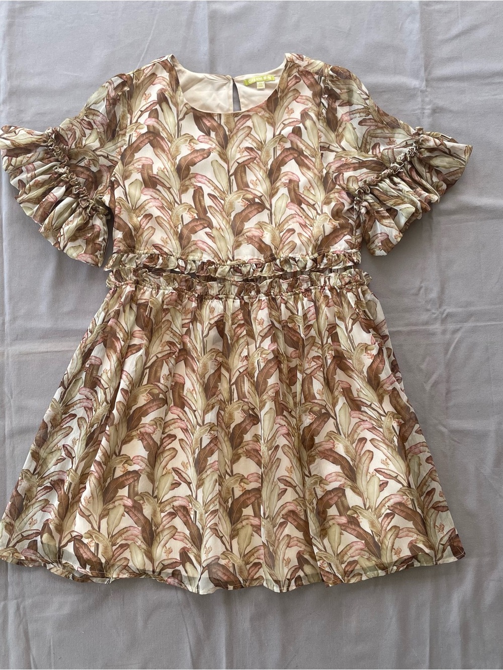 Gianni Bini Women's Dress Sz XS Mini natural leaf print Ruffled Short Sleeve POC